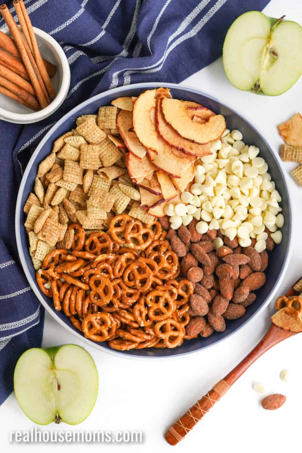 Apple Cinnamon Snack Mix ⋆ Real Housemoms