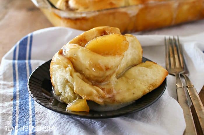 APPLE PIE CINNAMON ROLLS are everything you love about cinnamon rolls & apple pie all rolled into one delicious bite!