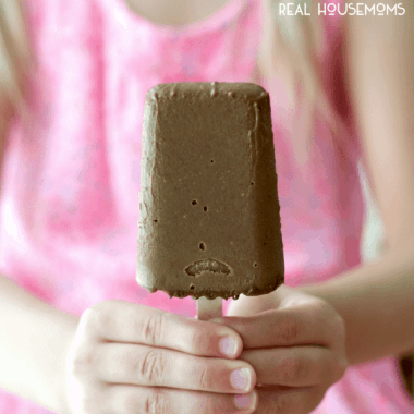 AVOCADO FUDGESICLES are a creamy, chocolaty, guilt-free treat made with just five ingredients that you can feel good about eating!