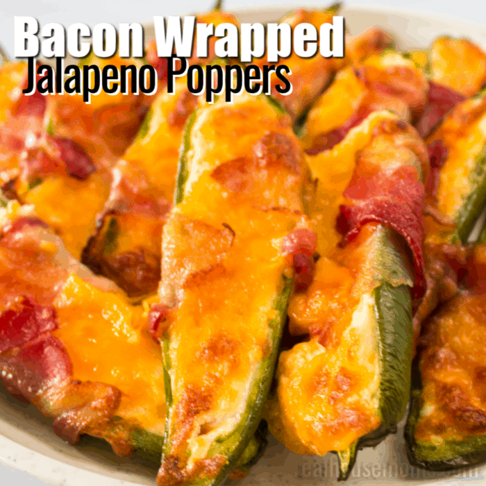 immagine quadrata di bacon avvolto jalapeno poppers con testo