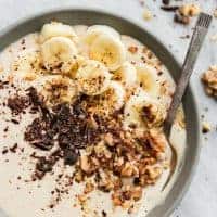 This quick and easy Banana Bread Smoothie Bowl tastes just like freshly baked banana bread, in a cool and creamy breakfast smoothie form! Very simple to make with just a few basic pantry ingredients and perfect for busy mornings!