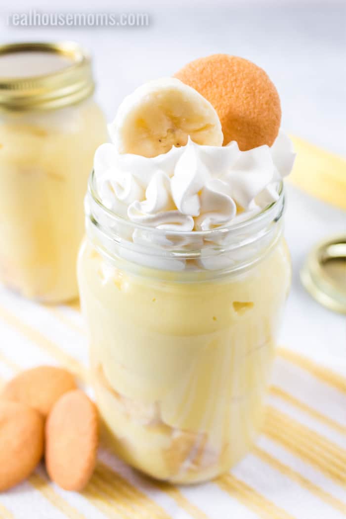 banana pudding in a mason jar