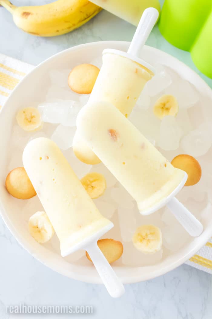 banana pudding yogurt pops on a bed of ice