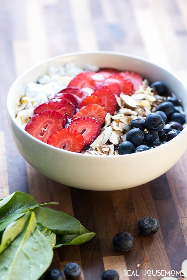 This Berry Smoothie Bowl is a delicious and filling meal to start your day off right!