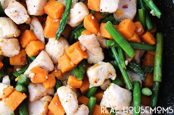 This CHICKEN, ASPARAGUS, AND SWEET POTATO SKILLET is a super easy, yet very flavorful one-pot meal! 
