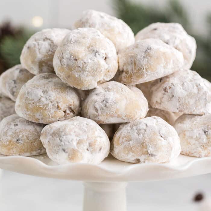 Chocolate Chips Snowball Cookies with Video ⋆ Real Housemoms