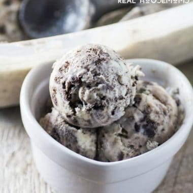 Grab your favorite sandwich cookie & whip up this decadent COOKIES AND CREAM ICE CREAM!