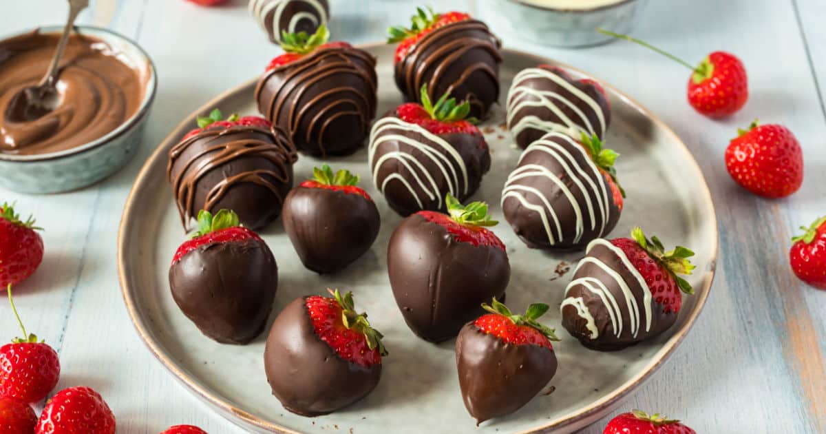 Chocolate Covered Strawberries ⋆ Real Housemoms