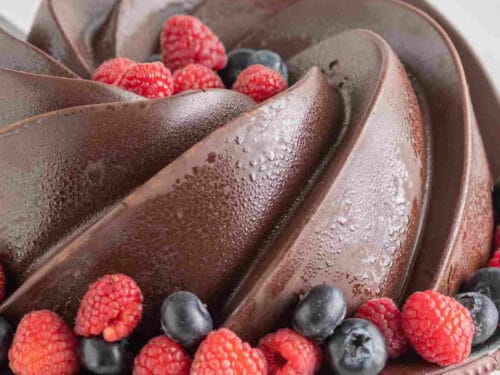 Learn how to use Silicon Moulds & make beautiful Chocolate Decorations to  apply on Cakes & Desserts 