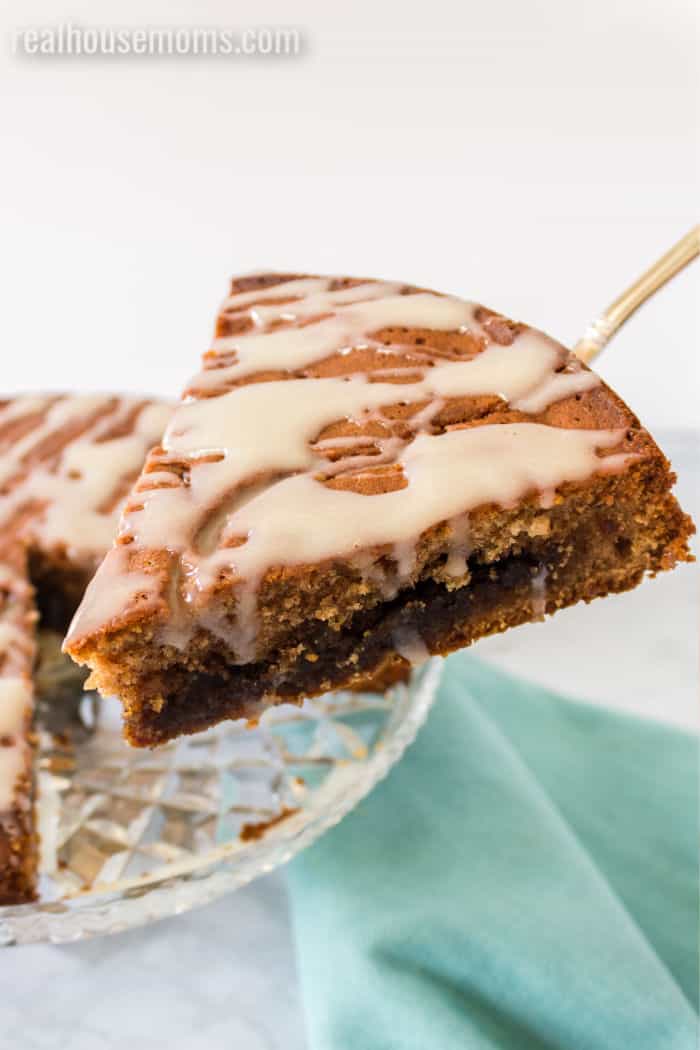slice of cinnamon cake being lifted with a spatula
