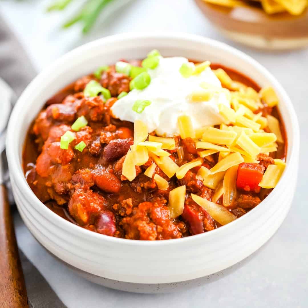 Fast, flavorful and easy Classic 30 Minute Chili Recipe is a weeknight lifesaver! Add your favorite toppings to create a meal your family will love!