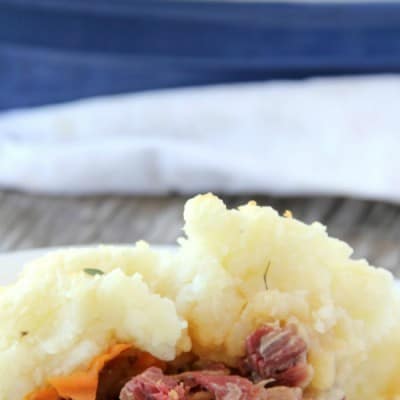 Take the classic Sheppard's Pie and mix it up a bit with this delicious CORNED BEEF SHEPPARD'S PIE just in time for St. Patrick's Day!