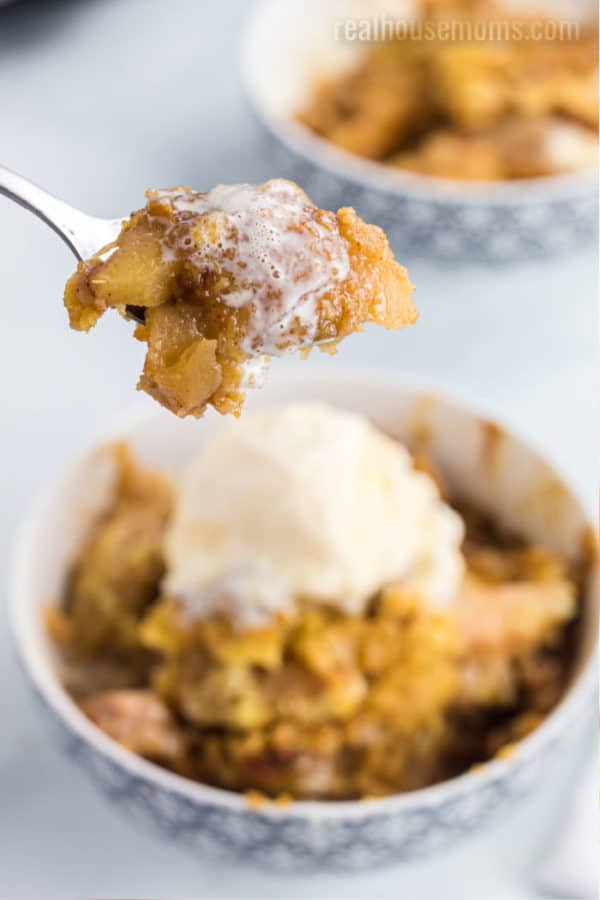 Crock Pot Apple Cobbler Recipe ⋆ Real Housemoms