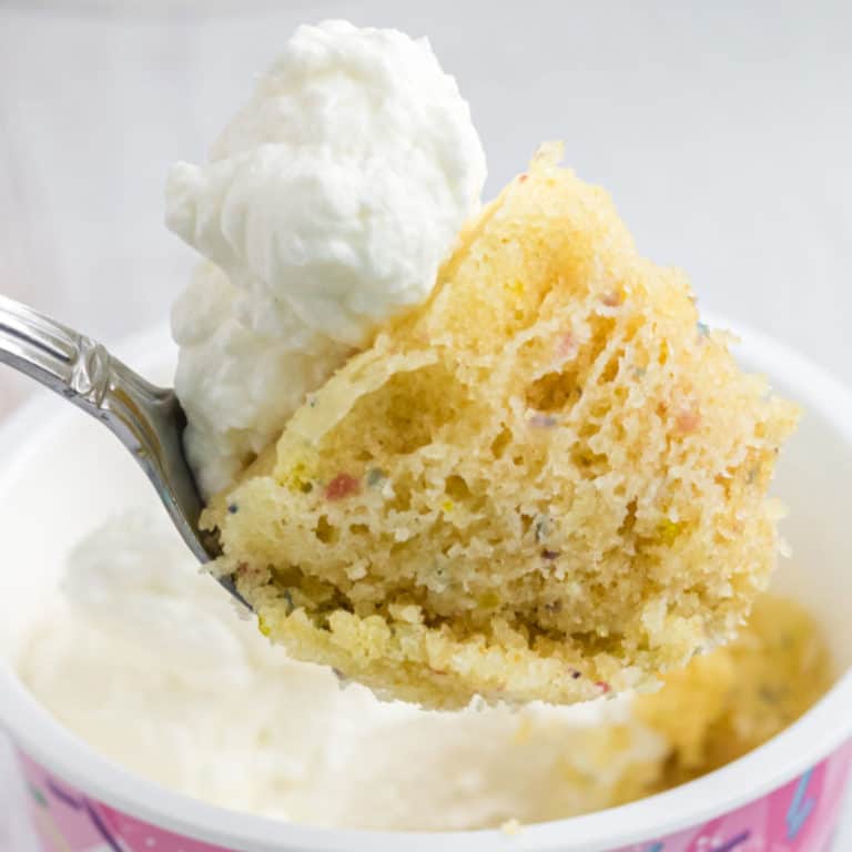 No-prep, no-mess Keto Friendly Mug Cake is the PERFECT sweet treat to snack on! Sticking to your low-carb diet has never been easier or more delicious!