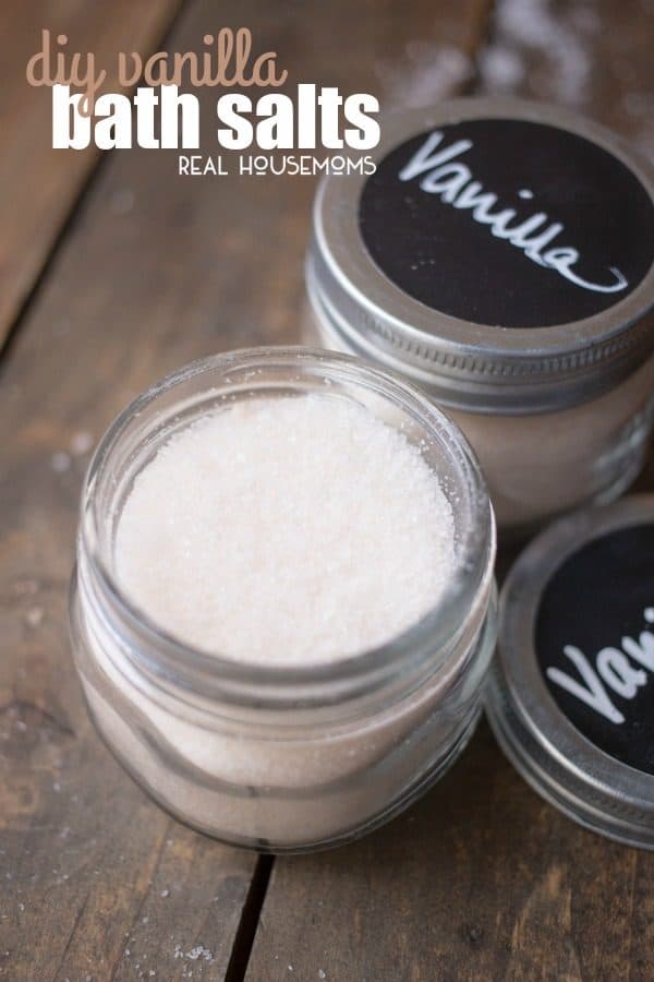 Resolve to de-stress this year! Make these DIY Vanilla Bath Salts for a sweet-smelling and relaxing bath; also great for gifting!