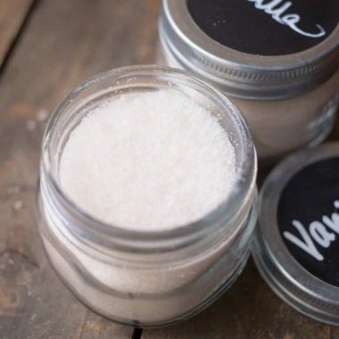 Resolve to de-stress this year! Make these DIY Vanilla Bath Salts for a sweet-smelling and relaxing bath; also great for gifting!