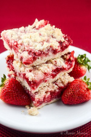 Easy-Strawberry-Crumb-Bar-Recipe (1)