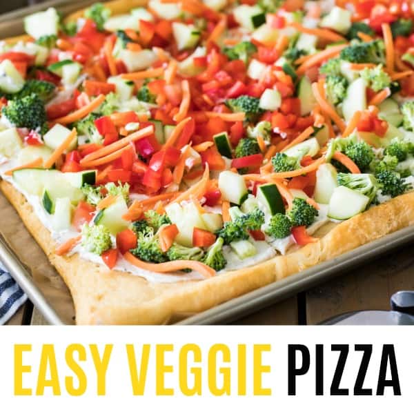 square image of easy veggie pizza with text