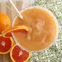 Ripe peaches and sweet Cara Cara oranges come together for a burst of flavor in this refreshing FROZEN PEACH AND CARA CARA ORANGE MARGARITA!