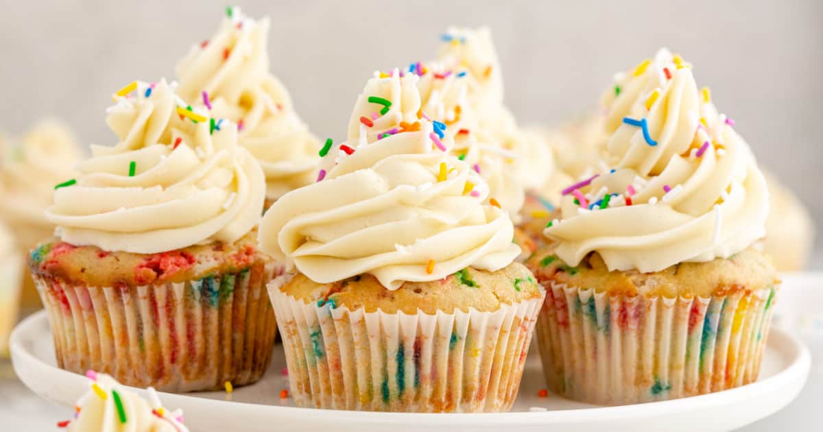 Funfetti Cupcakes ⋆ Real Housemoms