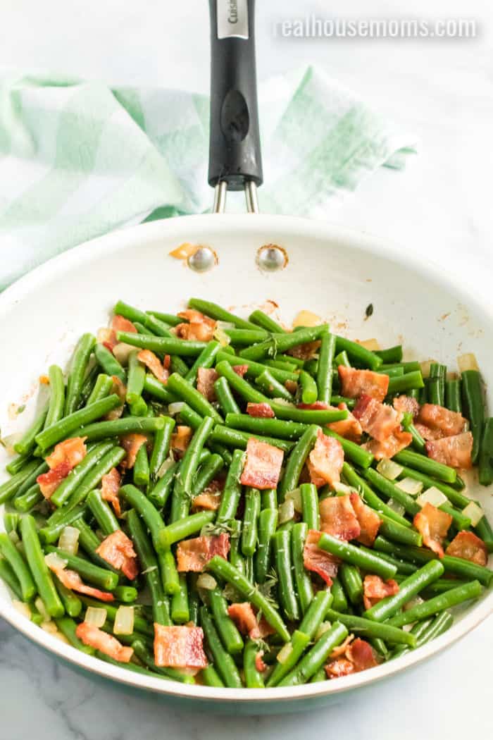 green beans with bacon in a skillet