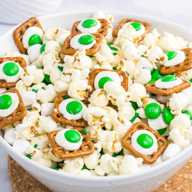Your kids will eat it here or there, your kids will eat Green Eggs and Ham Snack Mix ANYWHERE! Dr. Seuss lovers will adore this salty and sweet snack!