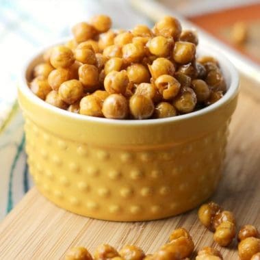 HONEY ROASTED CHICKPEAS are a quick and easy snack choice for kids and adults alike! Salty, sweet, crunchy, and totally addictive!