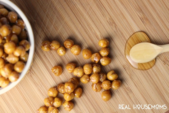HONEY ROASTED CHICKPEAS are a quick and easy snack choice for kids and adults alike! Salty, sweet, crunchy, and totally addictive!
