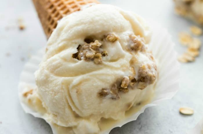 Creamy no-churn OATMEAL COOKIE DOUGH ICE CREAM is the perfect sweet tooth fix for ice cream lovers!