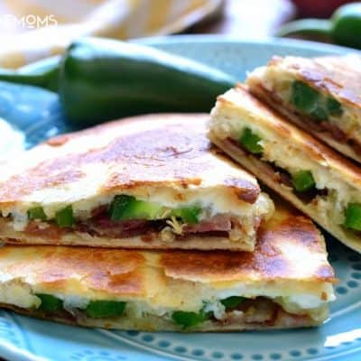 JALAPEÑO POPPER QUESADILLAS have all the flavors of jalapeño poppers in a fun package that's perfect for dipping! These little bites make a delicious summer appetizer and can also double as a meal!
