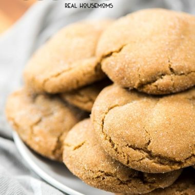 These Molasses Sugar Cookies are the perfect flavor for Christmas. They have the taste of a gingerbread and the softness of a sugar cookie!