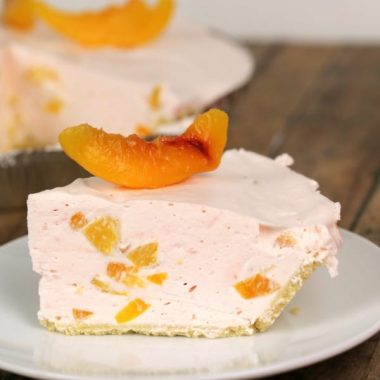 This NO BAKE PEACH CHIFFON PIE is light, delicious and super simple to make!
