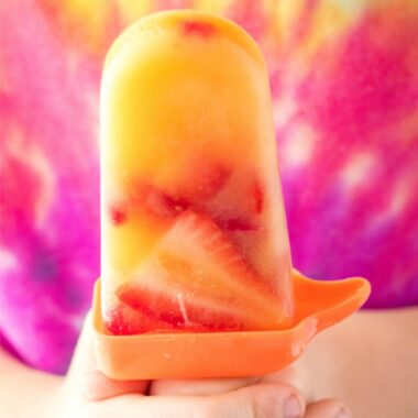 Florida Orange Juice Ice Pops are tasty summer snack your family will love! Super easy to make and packed with vitamin C for a healthy treat!