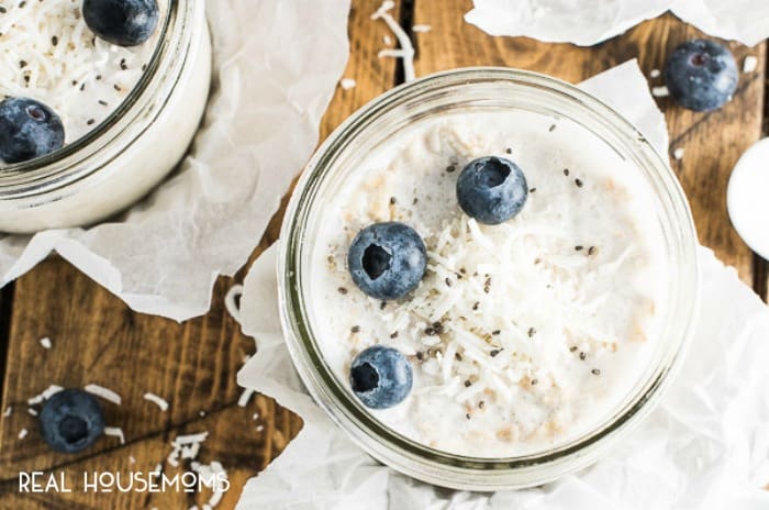 OVERNIGHT COCONUT OATMEAL is a super easy, healthy and delicious breakfast recipe for busy weekday mornings. Your kids will LOVE it as much as you do!