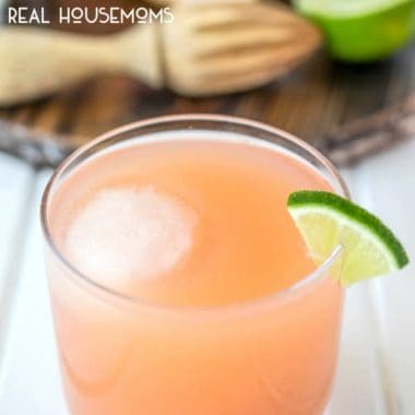 Very refreshing, a little sweet and slightly tart, this PALOMA COCKTAIL is the perfect drink to enjoy on those warmer evenings as the sun goes down!