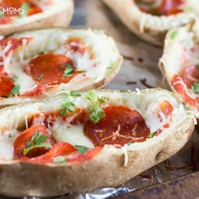 These PEPPERONI PIZZA POTATO SKINS taste like pizza on a potato, and make a delicious, fun and kid-friendly appetizer for a party or for tailgating!