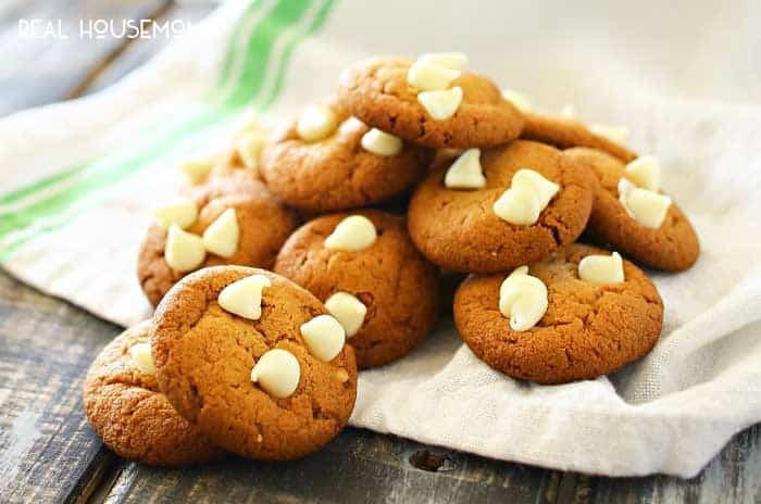 PEANUT BUTTER & WHITE CHOCOLATE CHIP COOKIES are soft & chewy mini cookies that are adorable, fun & delicious!