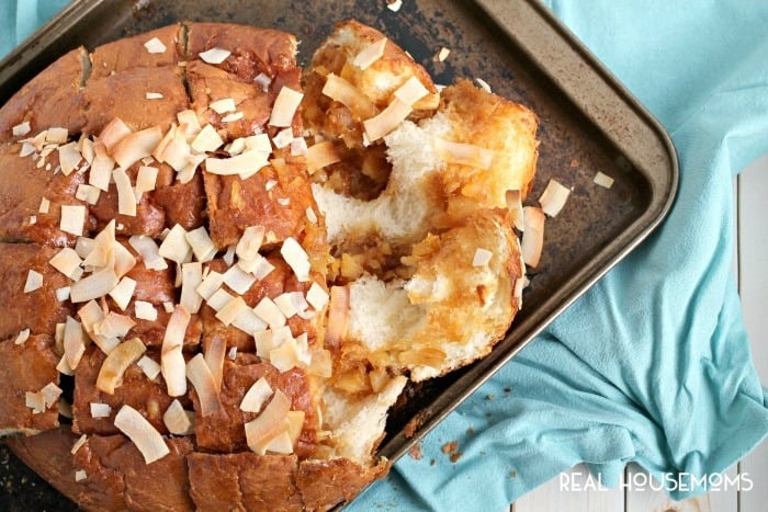 If you are looking for a sweet tropical treat that will feed a crowd, you can't go wrong with this easy to make PIÑA COLADA PULL-APART BREAD!