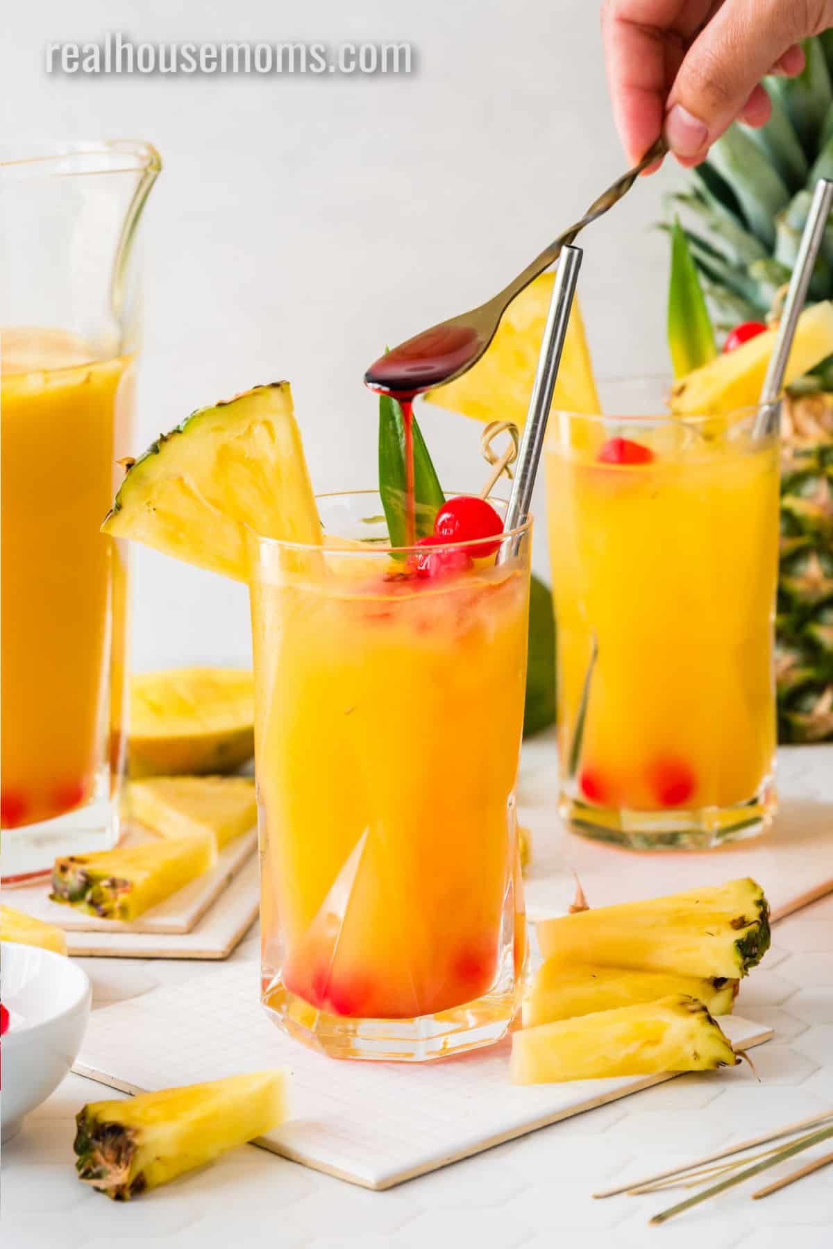 pineapple juice and rum cocktail