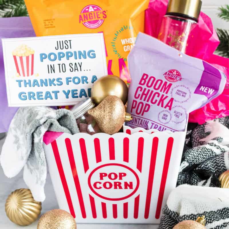 Stuck on what to buy your child’s teacher this holiday season? Popcorn themed teacher gifts are the PERFECT way to say thank you for all they do!