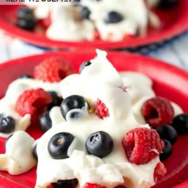 This 3-ingredient no-bake RED AND WHITE BLUEBERRY BARK makes a fun, kid-friendly patriotic dessert for Memorial Day or 4th of July that is super easy to make!
