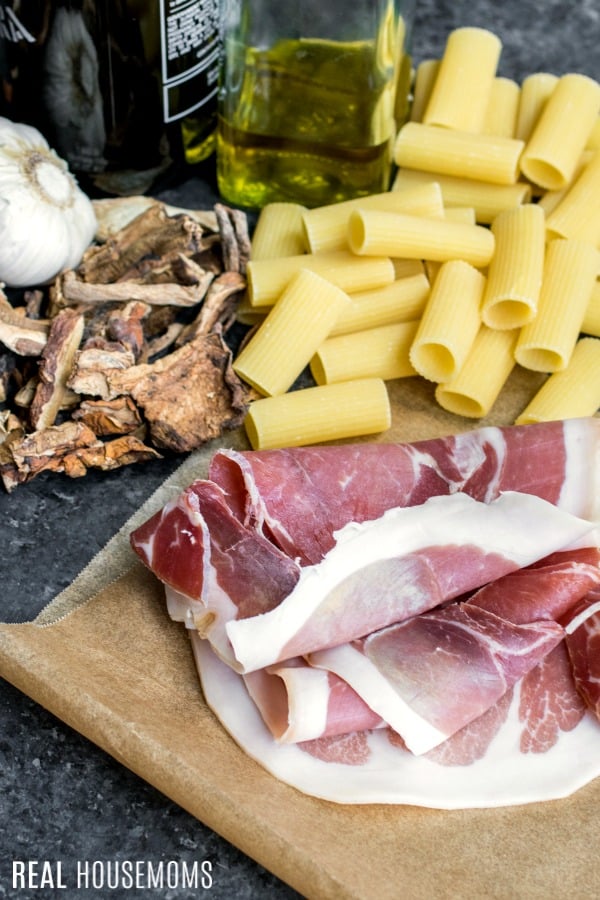 ingredients to make rigatoni pasta with mushrooms and prosciutto