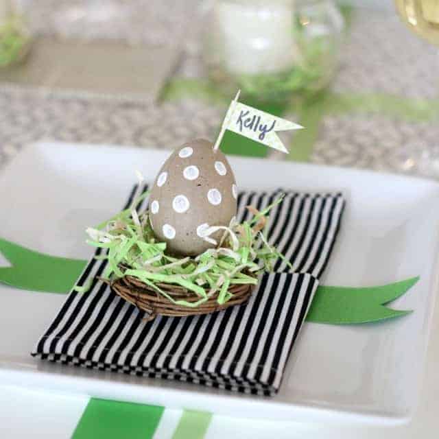 Add some festive character and color to your hoilday table with our DIY SIMPLE EASTER PLACECARD IDEA!