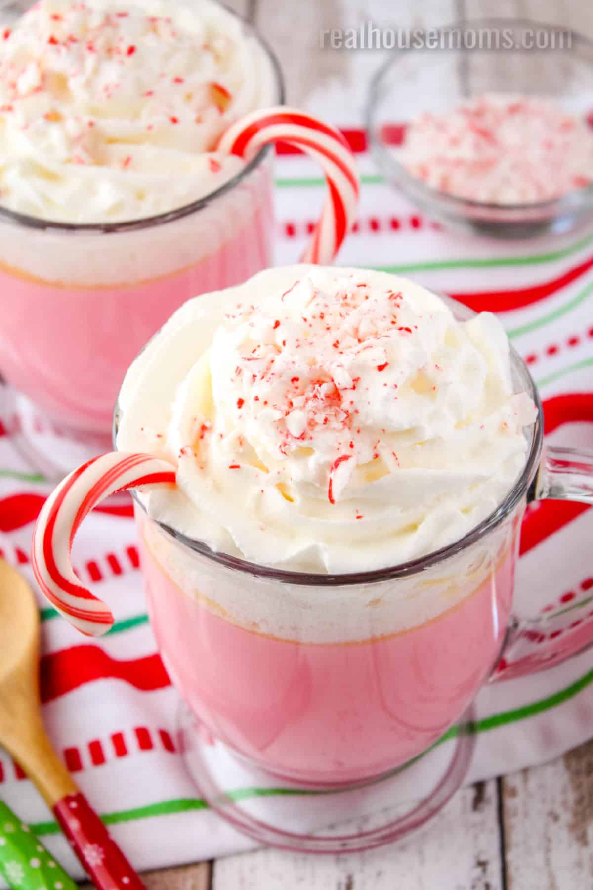 https://realhousemoms.com/wp-content/uploads/Slow-Cooker-Candy-Cane-White-Hot-Chocolate-IC-6.jpg