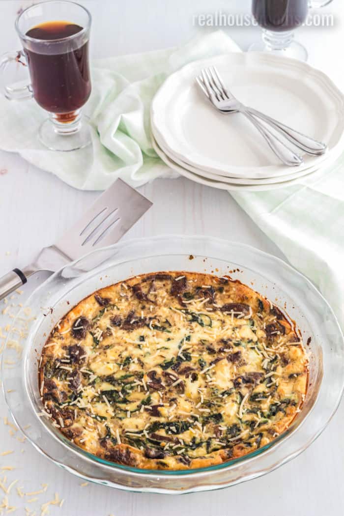 baked crustless quiche in a pie plate