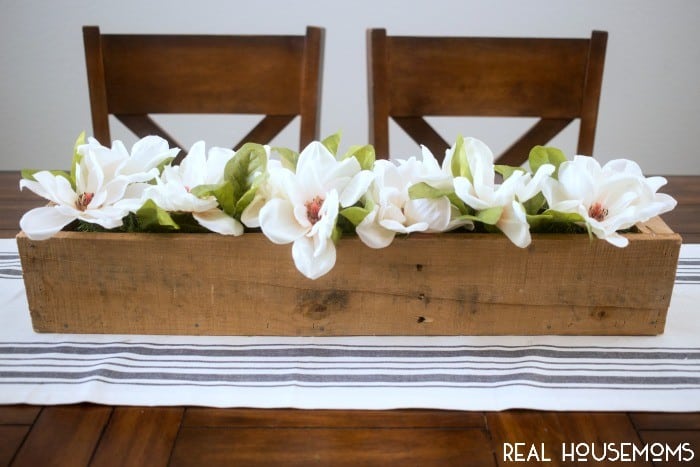 Bring the spring blooms inside. Brighten up your home decor with a lovely and easy to create SPRING MAGNOLIA CENTERPIECE!
