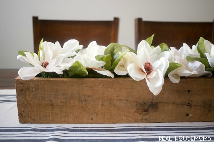 Bring the spring blooms inside. Brighten up your home decor with a lovely and easy to create SPRING MAGNOLIA CENTERPIECE!