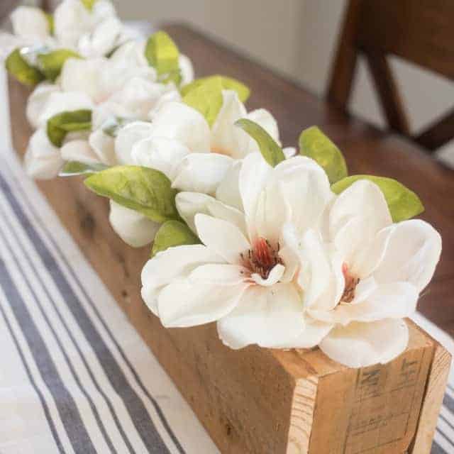 Bring the spring blooms inside. Brighten up your home decor with a lovely and easy to create SPRING MAGNOLIA CENTERPIECE!