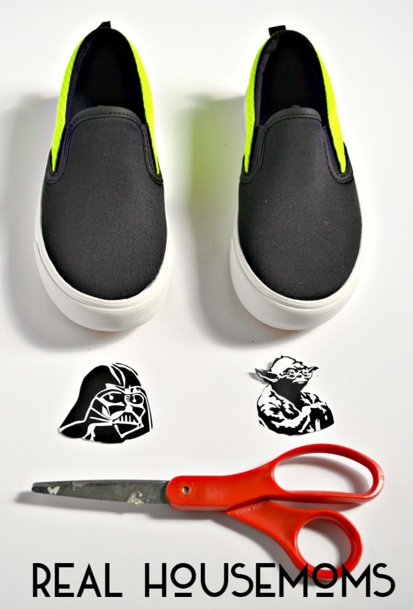 No matter if you're a Jedi or a Sith, these DIY STAR WARS TENNIS SHOES are one with the force!