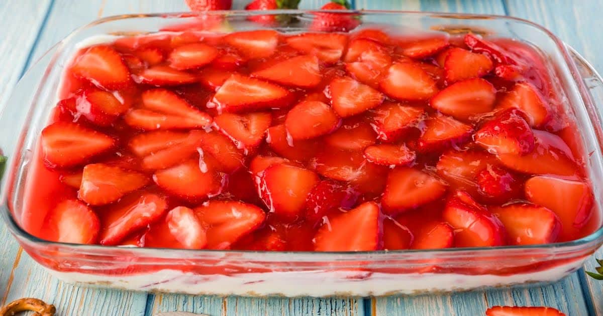 Strawberry Pretzel Salad ⋆ Real Housemoms